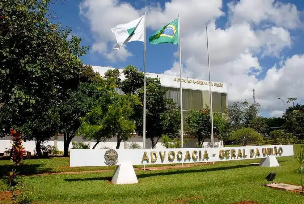 AGU pede prazo maior ao STJ para regulamentar Cannabis 