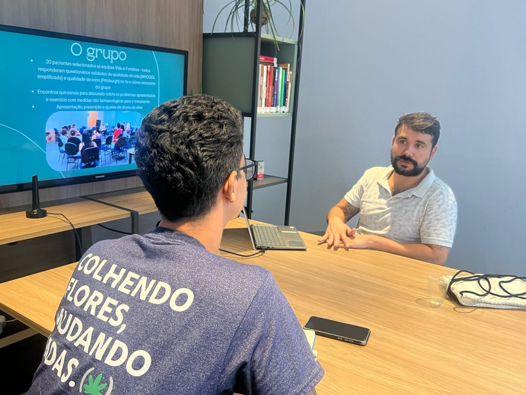 Reunião de relato médico da parceria APEPI e Fiocruz sobre o tratamento de ansiedade e insônia refratária com cannabis Schanti CBD THC