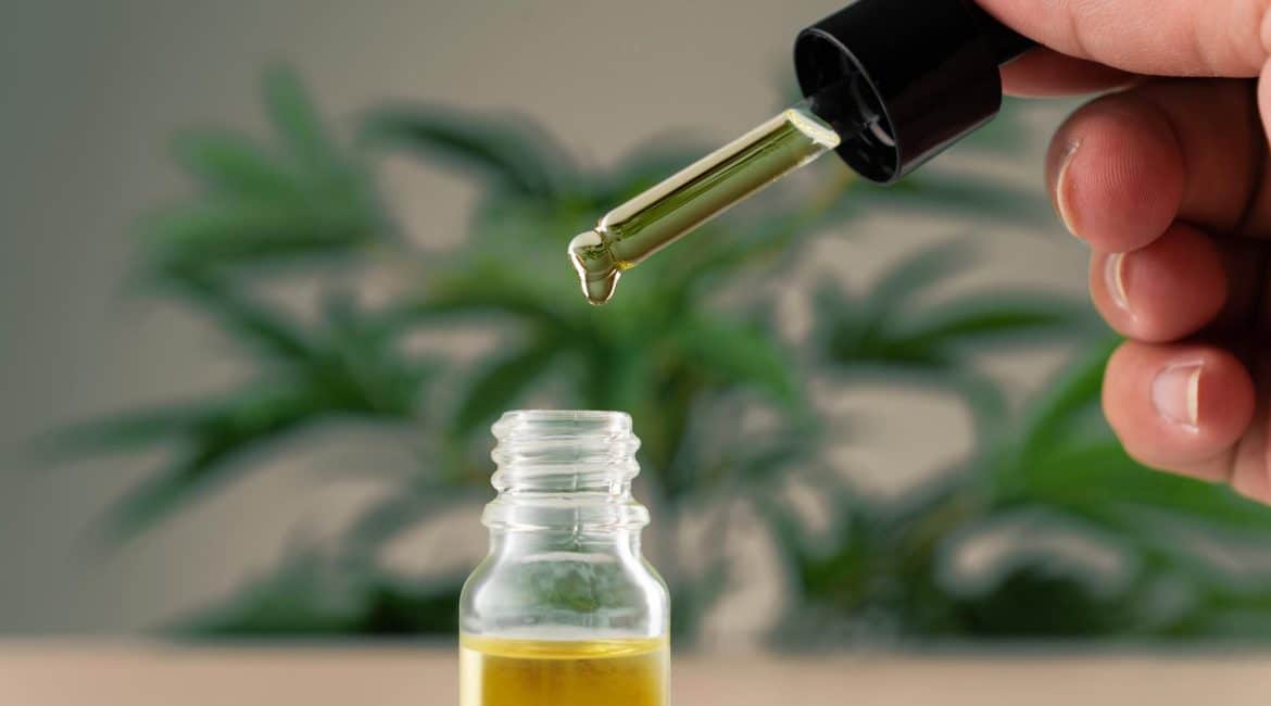 THC para esclerose múltipla: óleo de cannabis em frasco de vidro